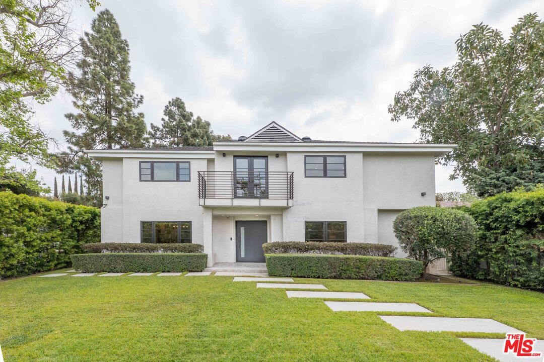 Backyard, Exterior, Facade, Modern