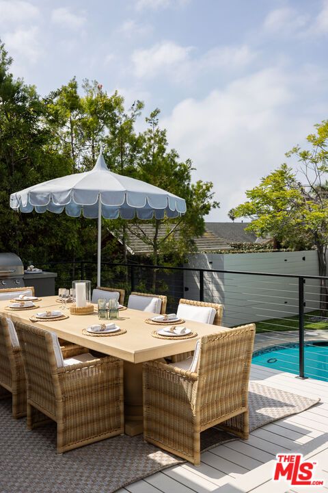 Exterior, Pool, Water