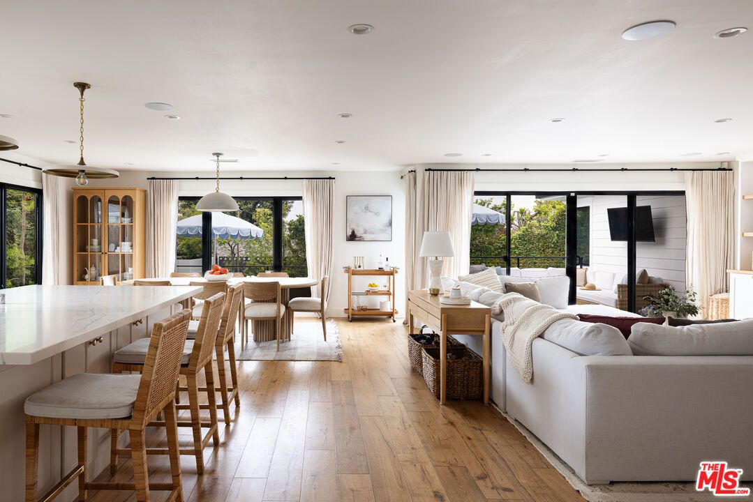 Dining room, Interior, Living room, Pendant Lights, Recessed Lighting, Wood Texture Flooring