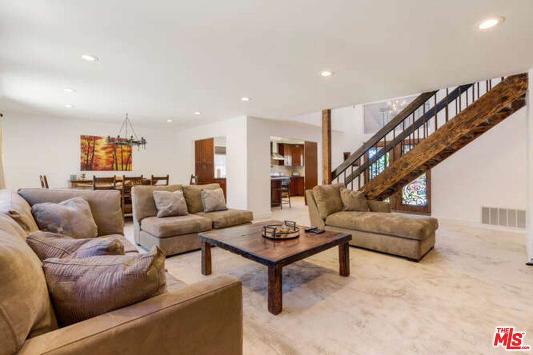 Dining room, Interior, Living room, Pendant Lights, Recessed Lighting