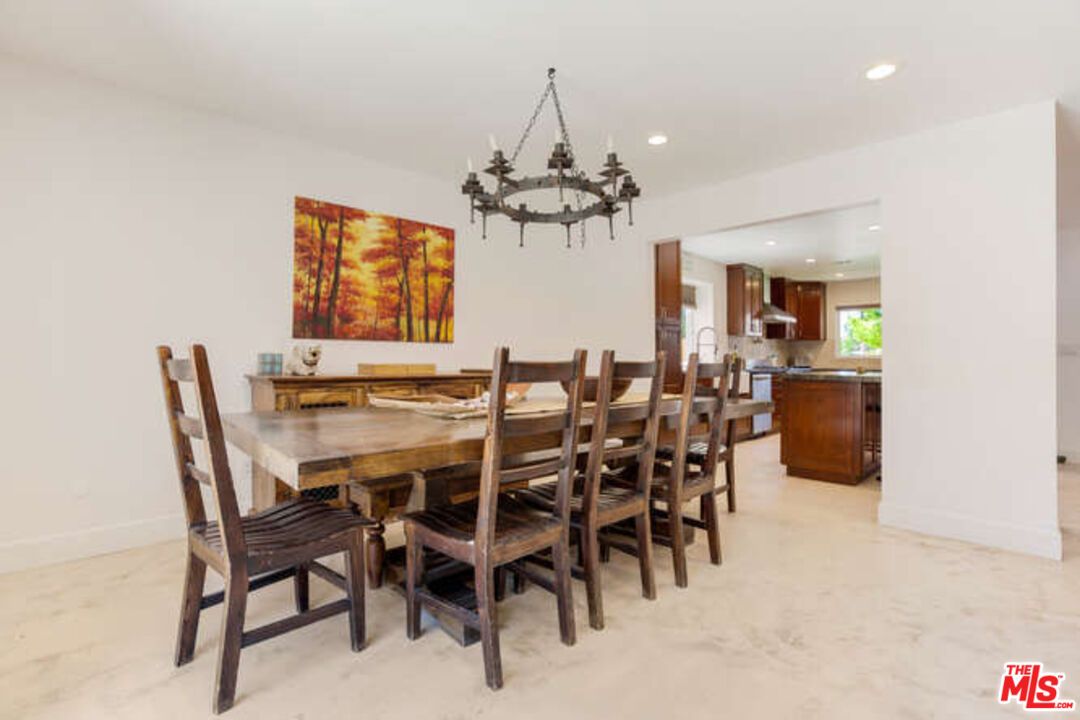 Chandelier, Dining room, Interior, Kitchen, Marble, Recessed Lighting