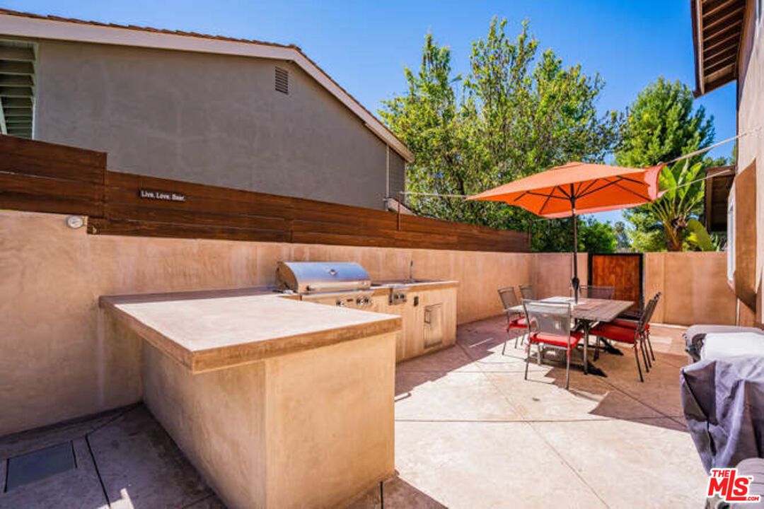 Exterior, Outdoor Kitchen