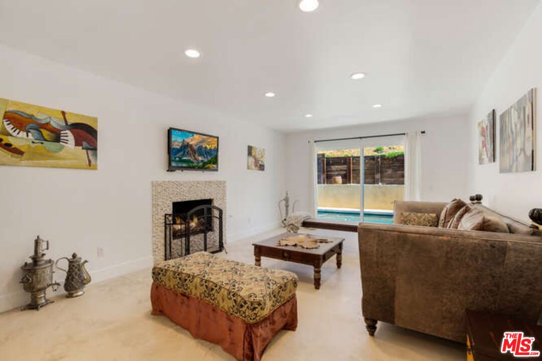 Fireplace, Interior, Living room, Recessed Lighting
