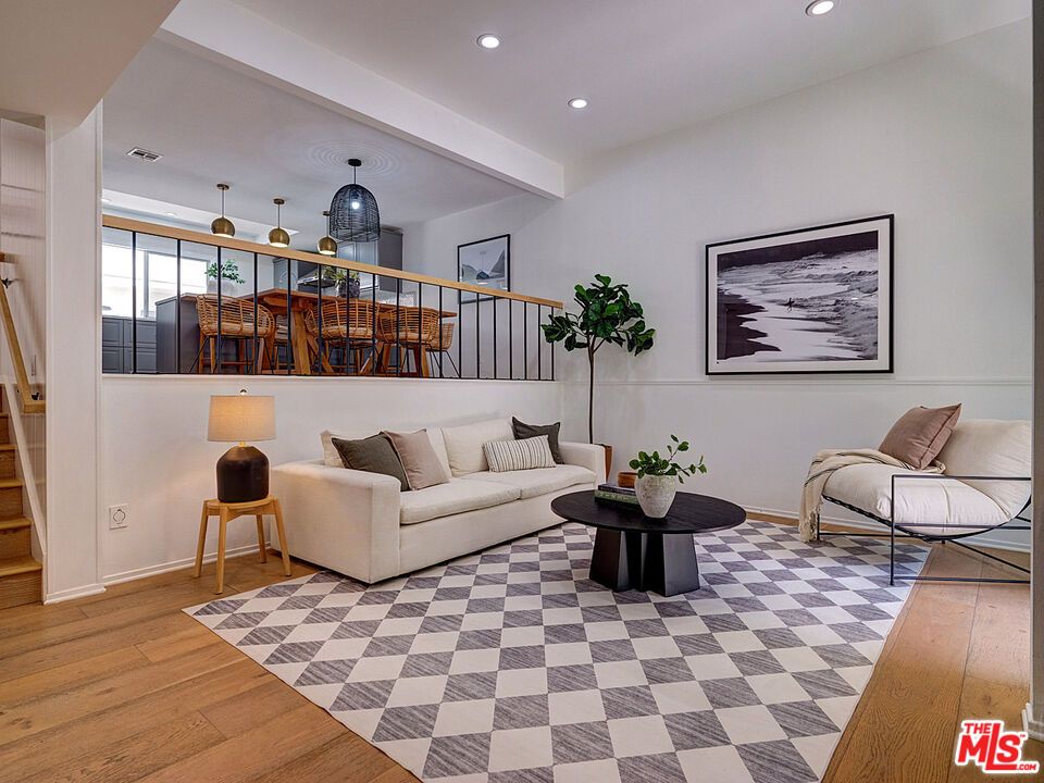 Interior, Living room, Pendant Lights, Recessed Lighting, Wood Texture Flooring