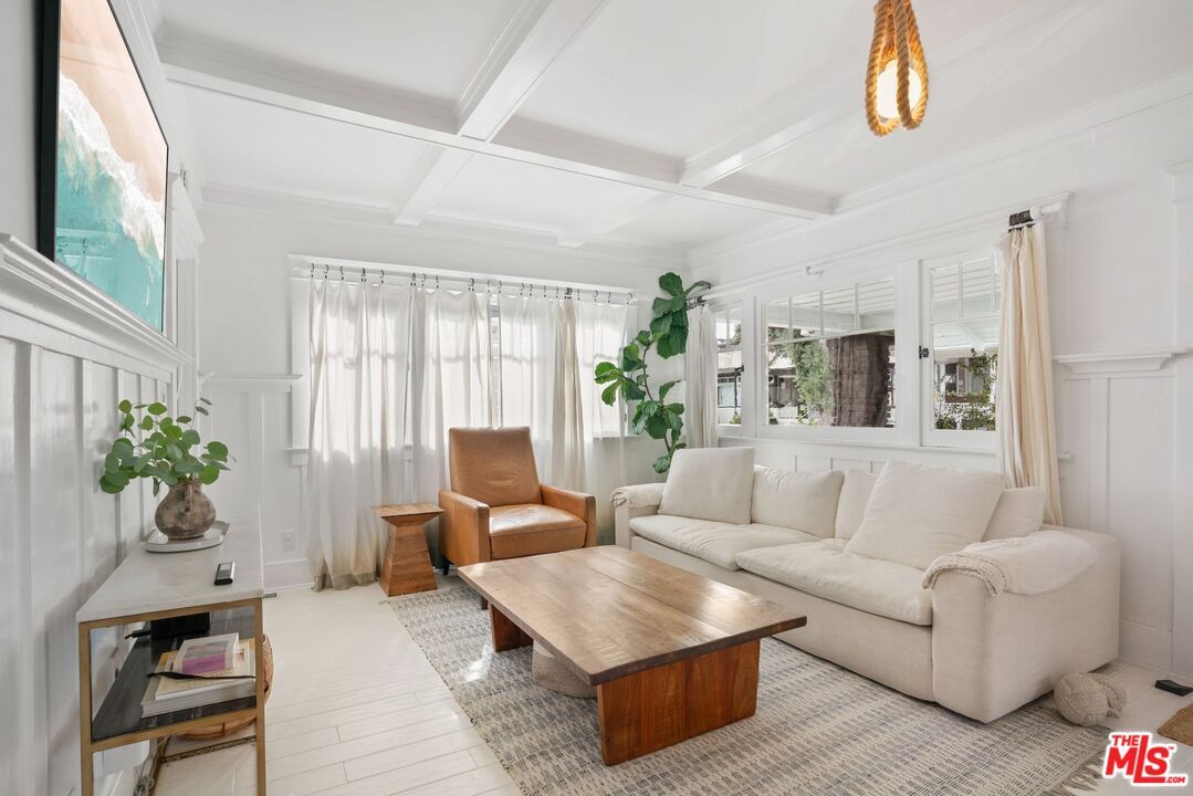Interior, Living room, Pendant Lights, Wood Texture Flooring