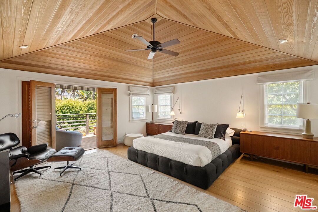 Bedroom, Interior, Pendant Lights, Recessed Lighting, Wooden Ceilings, Wood Texture Flooring