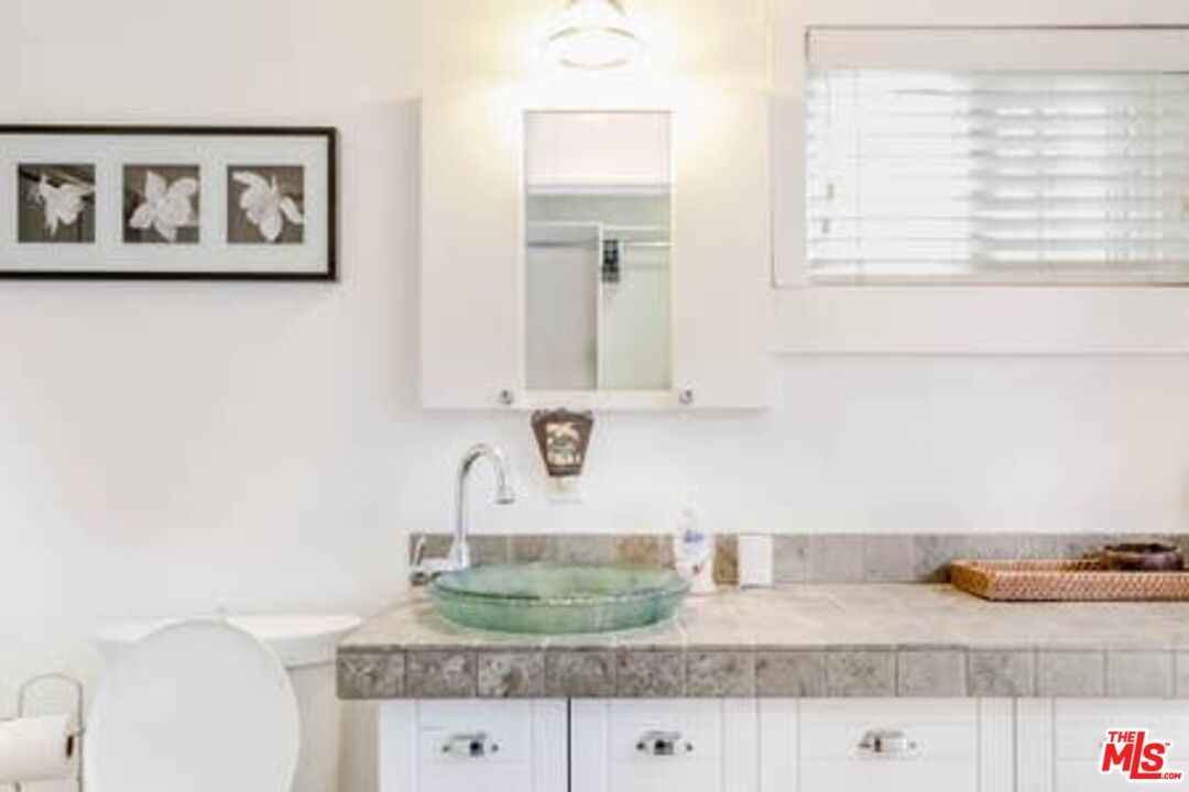 Bathroom, Interior, Tile Countertops