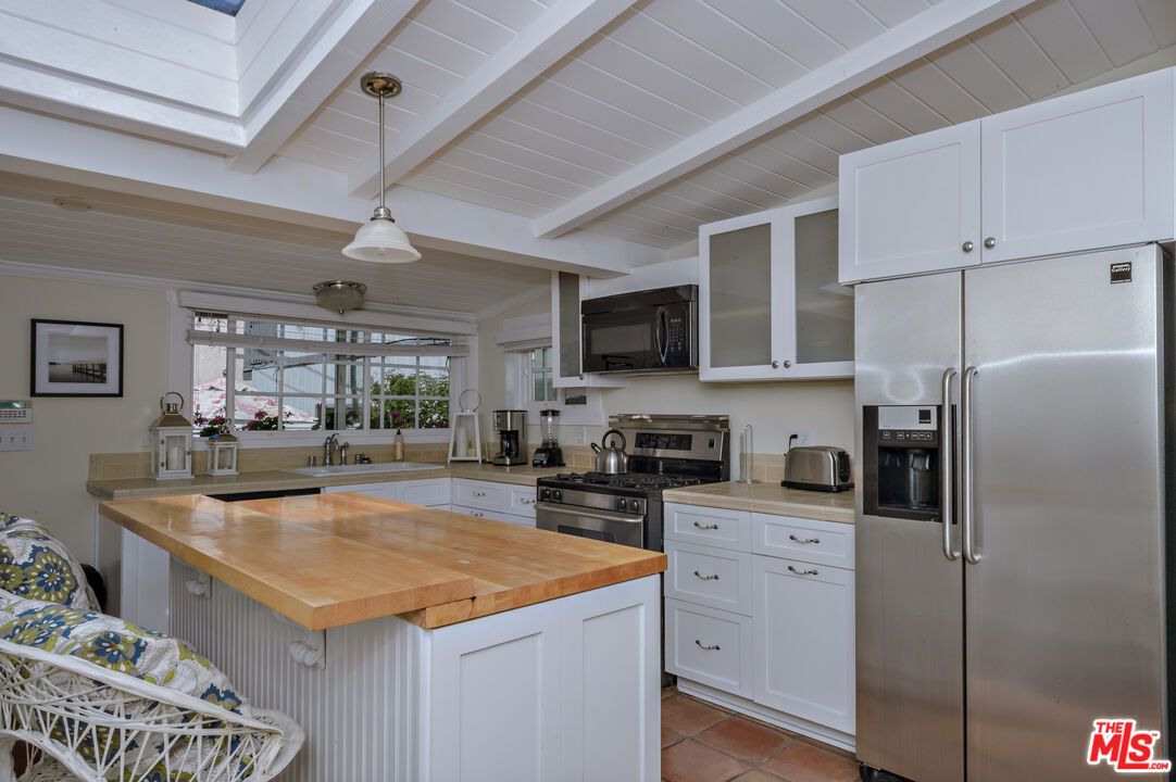 Interior, Kitchen, Pendant Lights, Stainless Steel Appliances