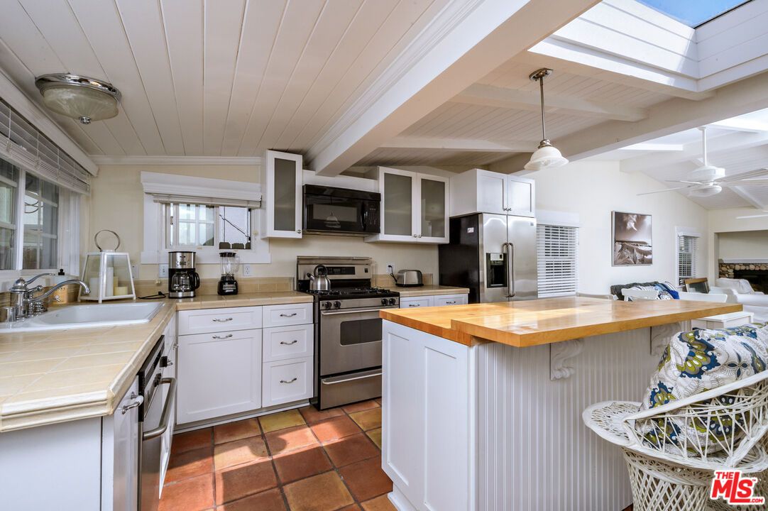 Interior, Kitchen, Pendant Lights, Stainless Steel Appliances