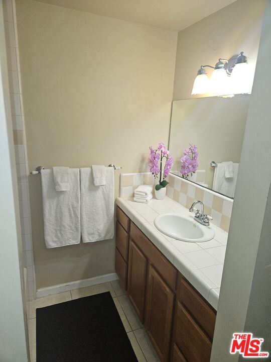 Bathroom, Interior, Tile Countertops