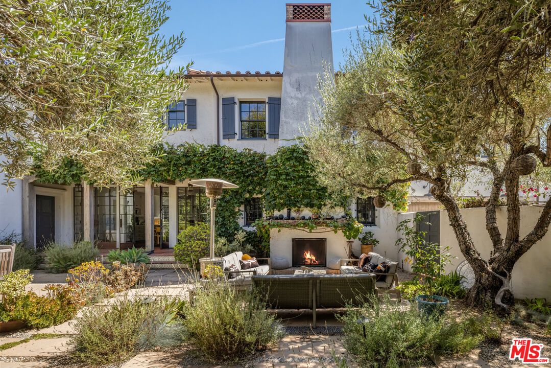 Exterior, Fireplace