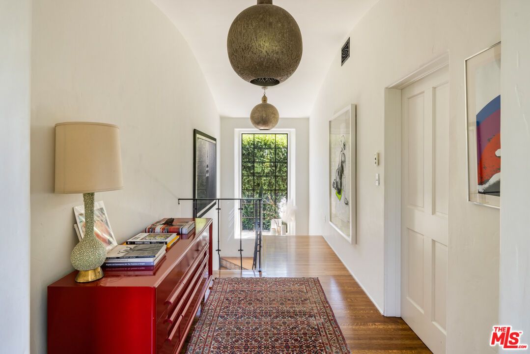 Interior, Pendant Lights, Wood Texture Flooring