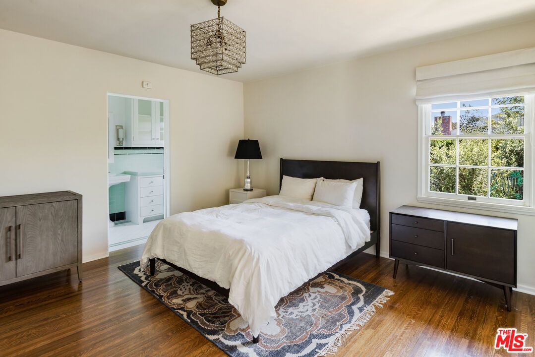 Bedroom, Interior, Pendant Lights, Wood Texture Flooring