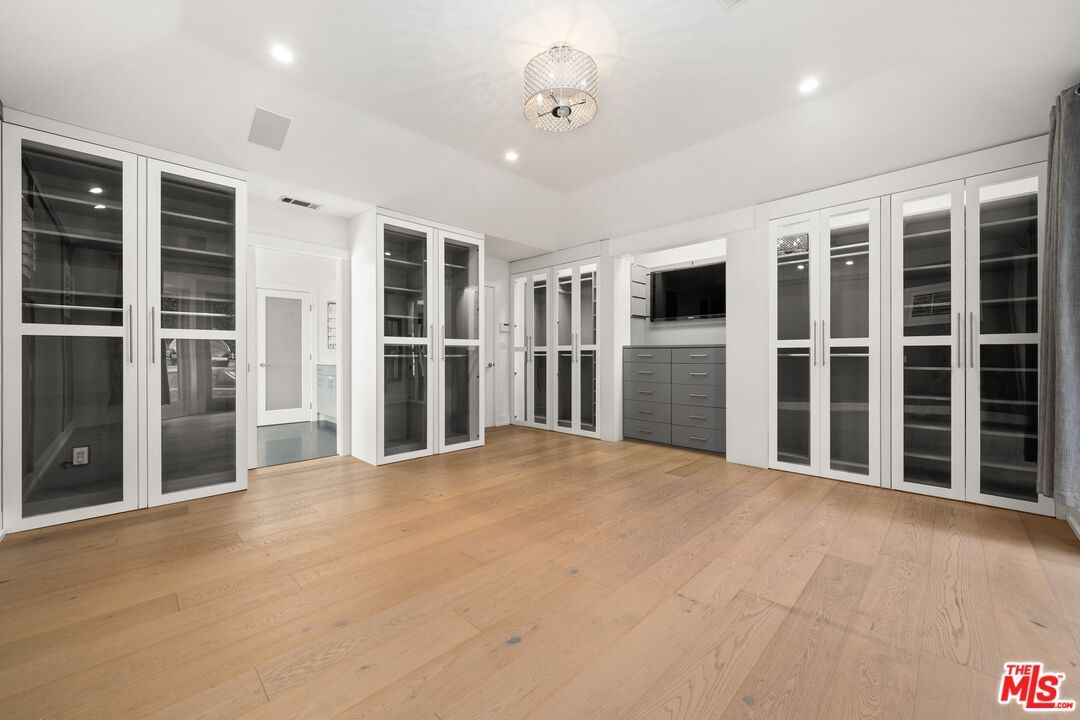 Empty room, Interior, Recessed Lighting, Walk-in Closets, Wood Texture Flooring