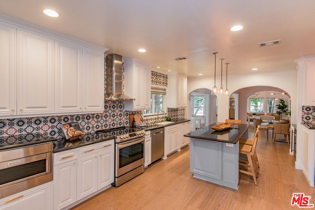 Dining room, Interior, Kitchen, Pendant Lights, Recessed Lighting, Stainless Steel Appliances, Wood Texture Flooring