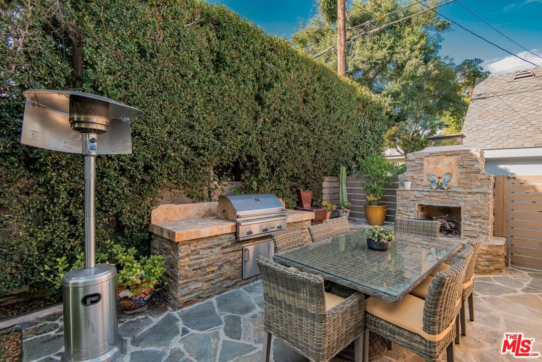 Exterior, Fireplace, Outdoor Kitchen
