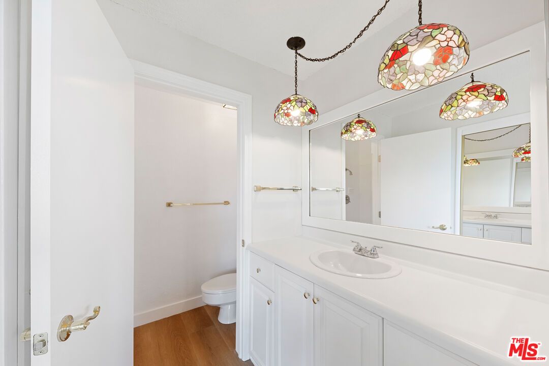 Bathroom, Interior, Pendant Lights, Wood Texture Flooring