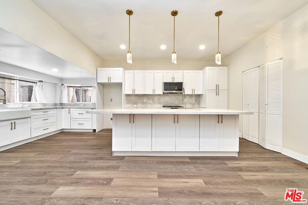 Interior, Kitchen, Pendant Lights, Recessed Lighting, Wood Texture Flooring