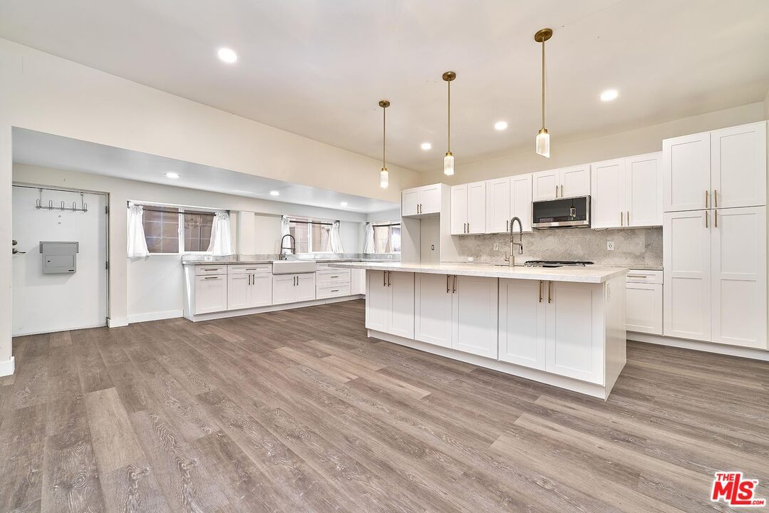 Interior, Kitchen, Pendant Lights, Recessed Lighting, Wood Texture Flooring