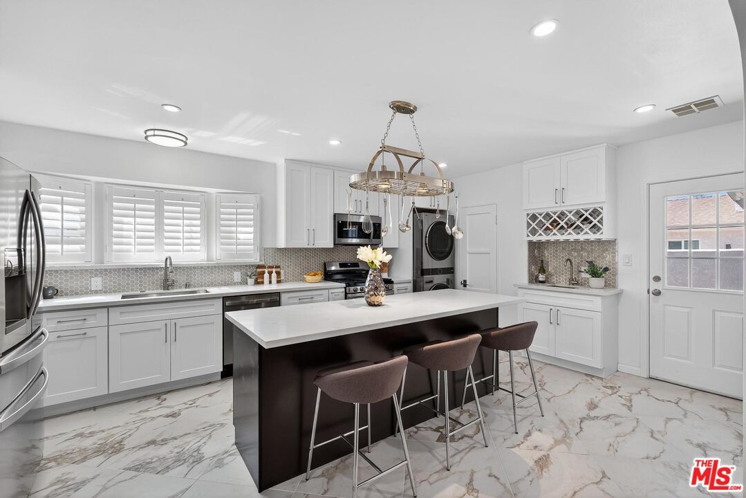 Interior, Kitchen, Marble, Pendant Lights, Recessed Lighting, Stainless Steel Appliances
