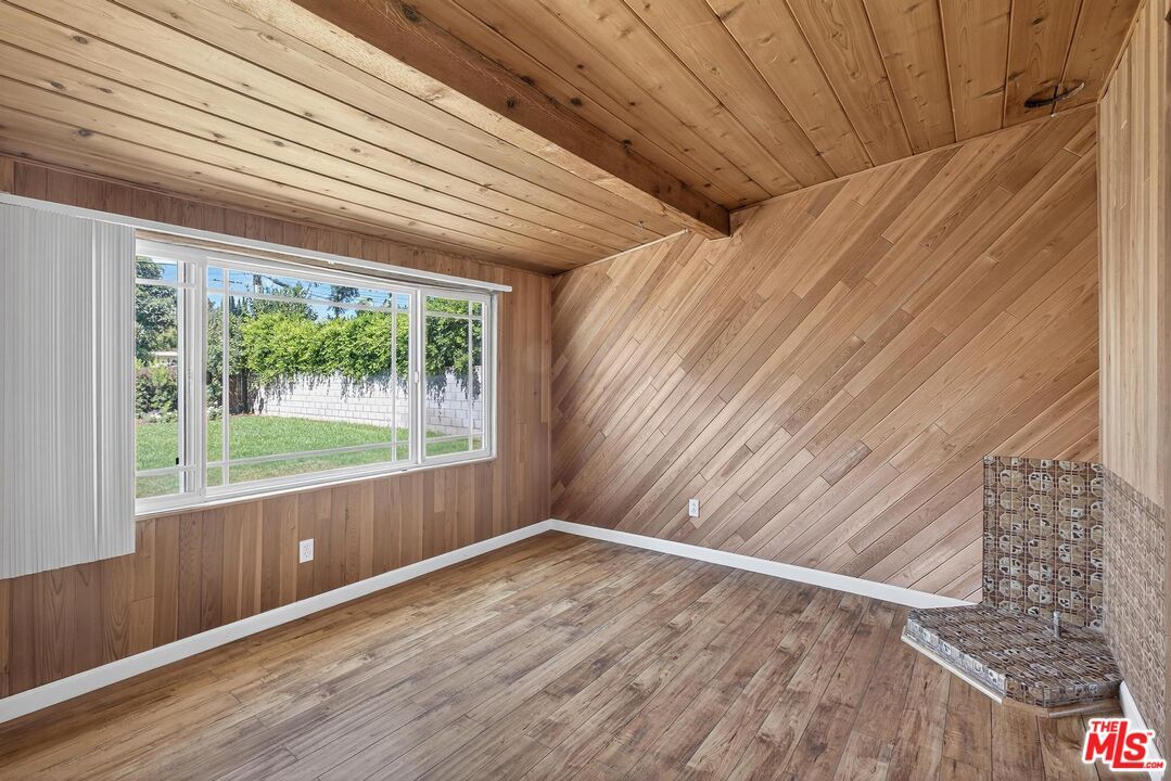 Empty room, Interior, Wooden Ceilings, Wood Texture Flooring, Wooden Walls