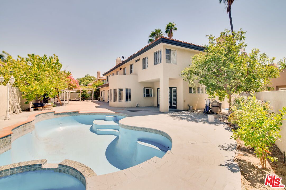 Exterior, Pool