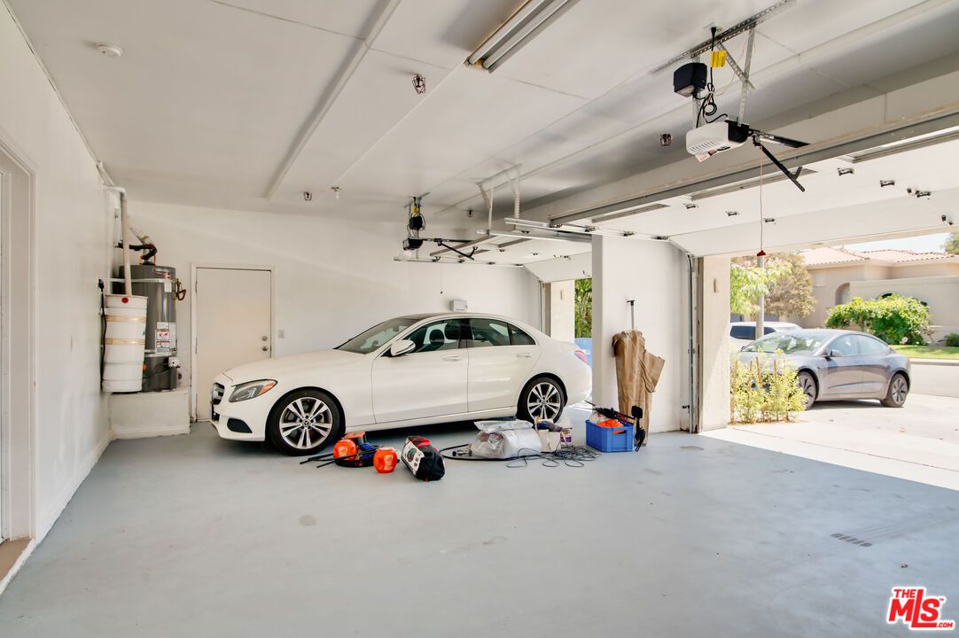 Garage, Interior