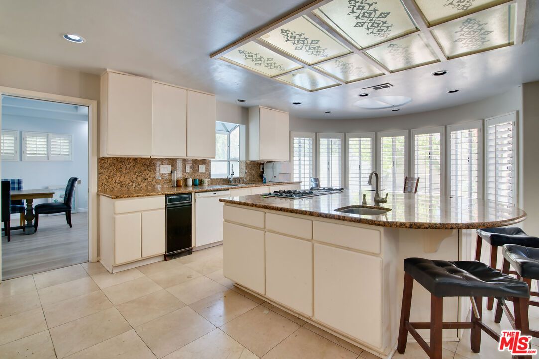 Dining room, Interior, Kitchen, Recessed Lighting