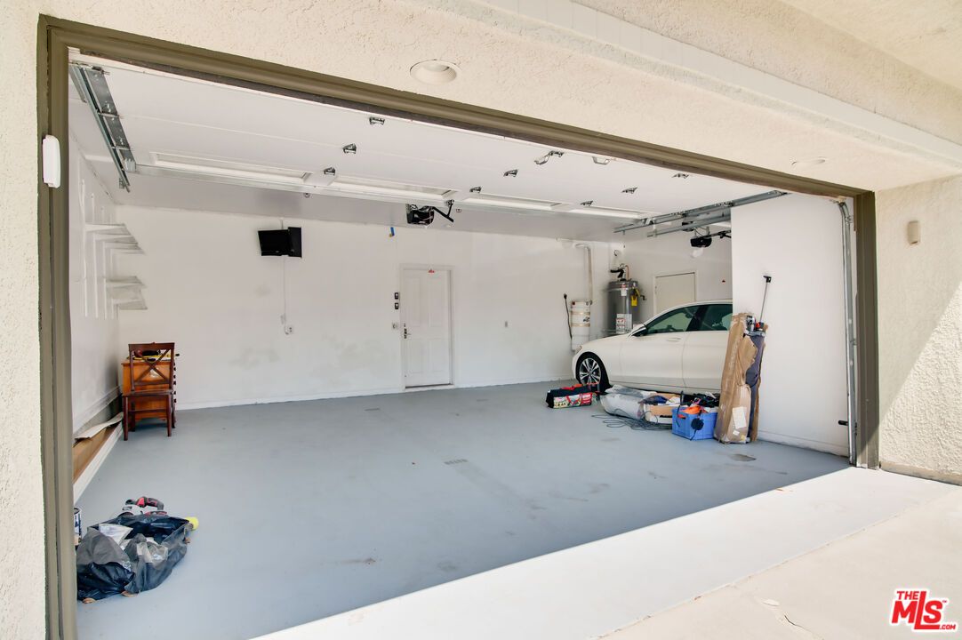 Garage, Interior