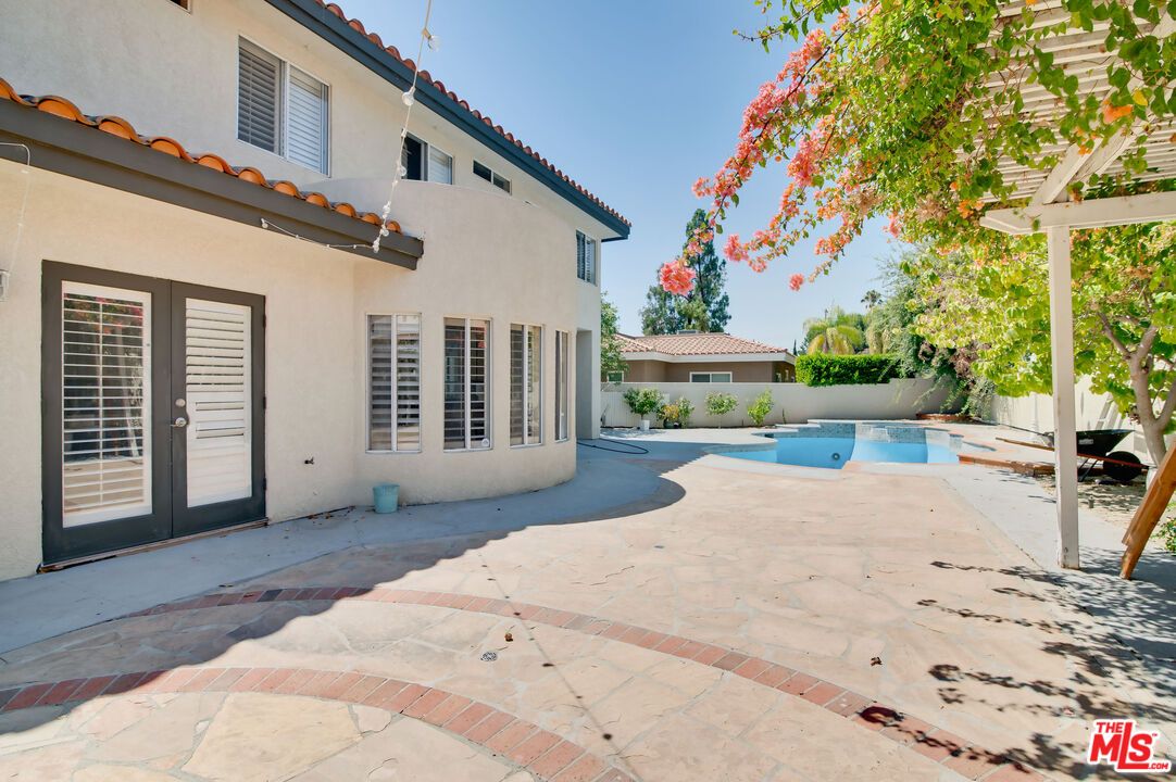 Exterior, Pool