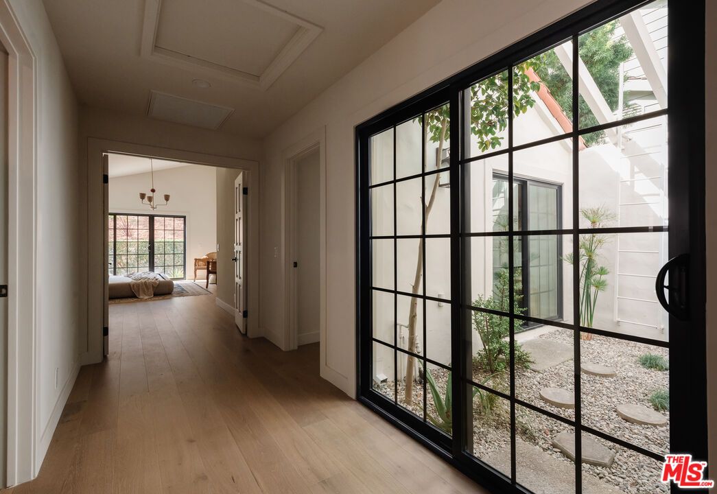 Interior, Pendant Lights, Wood Texture Flooring