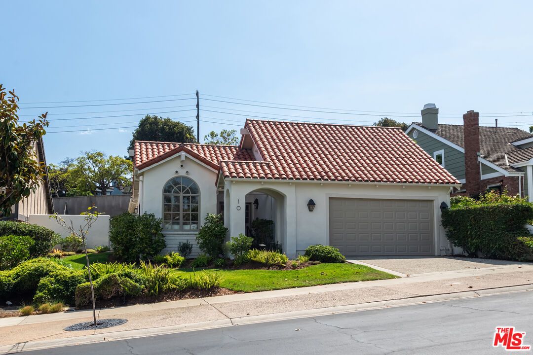 Attached, Exterior, Facade, Spanish Mediterranean
