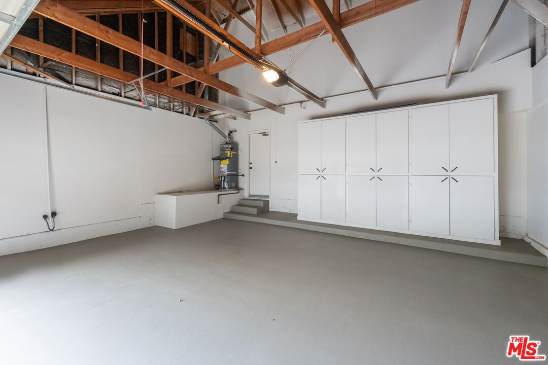 Garage, Interior, Wooden Beams
