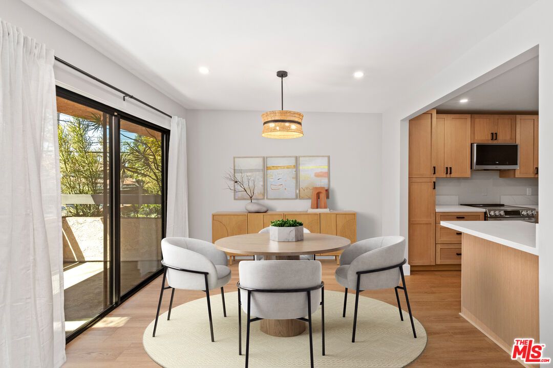 Dining room, Interior, Kitchen, Pendant Lights, Recessed Lighting, Wood Texture Flooring