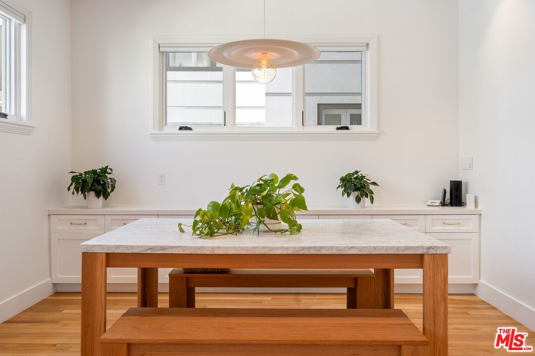 Interior, Pendant Lights, Wood Texture Flooring