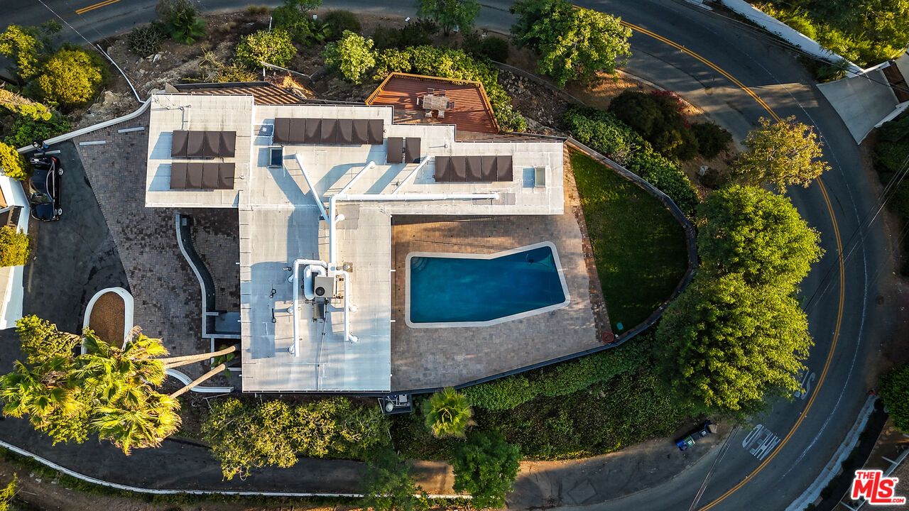 Exterior, Drone
