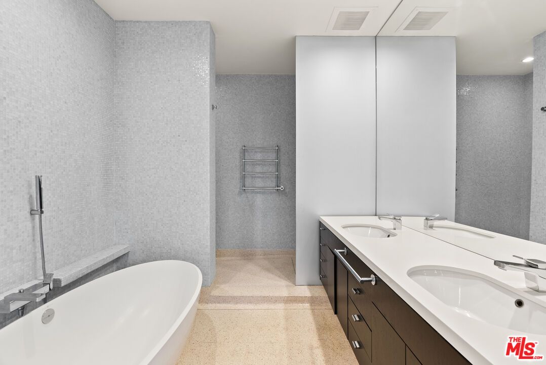 Bathroom, Dual Sink Vanities, Free Standing Baths, Interior, Recessed Lighting