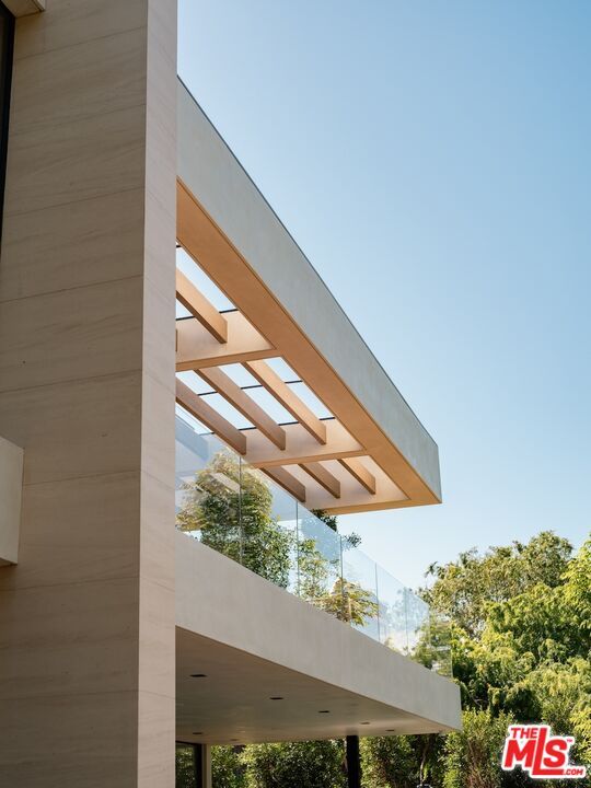 Exterior, Facade, None