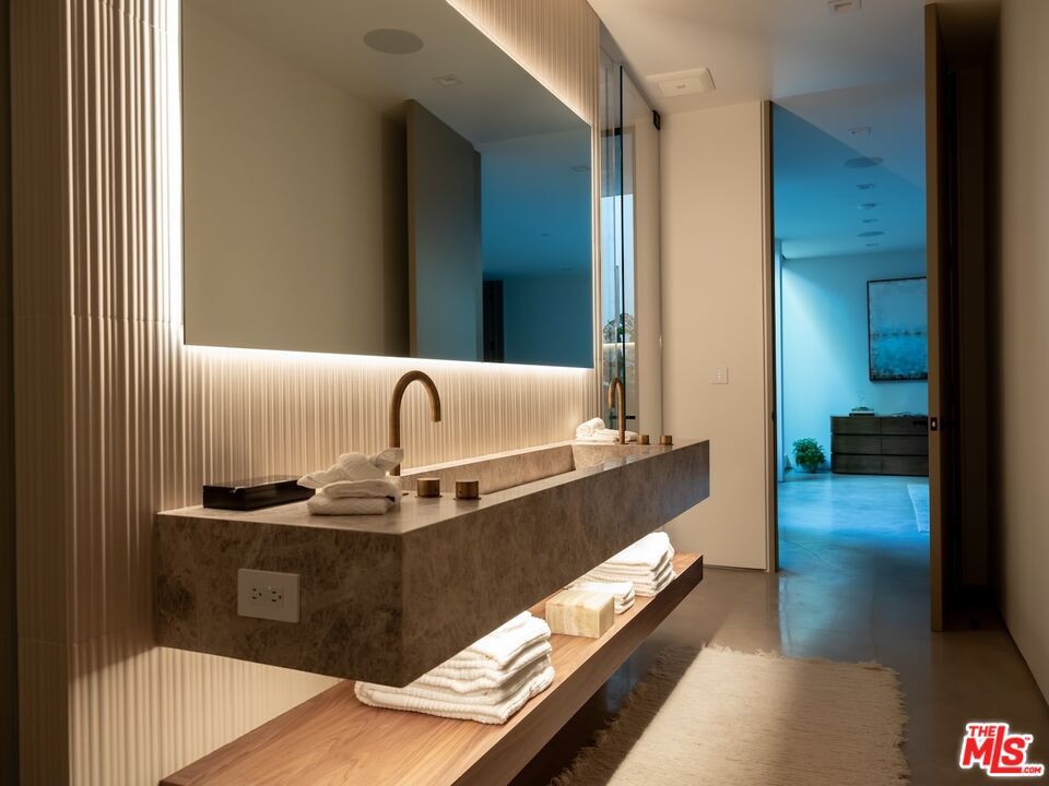 Bathroom, Interior, Recessed Lighting