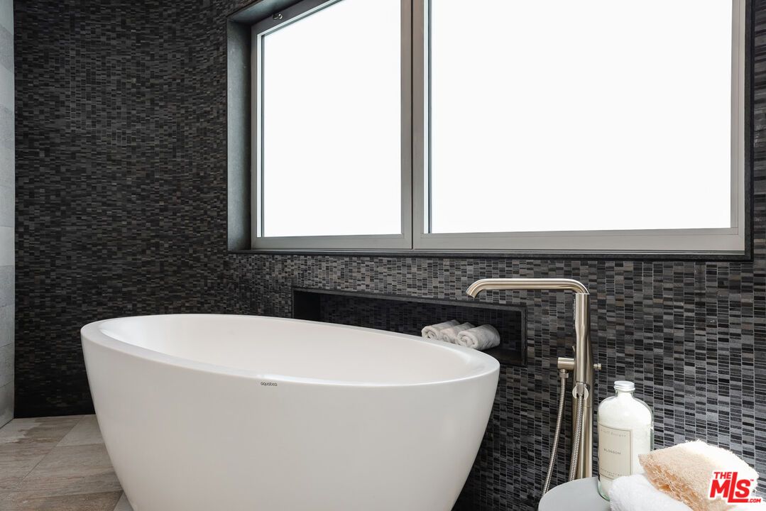 Bathroom, Free Standing Baths, Interior
