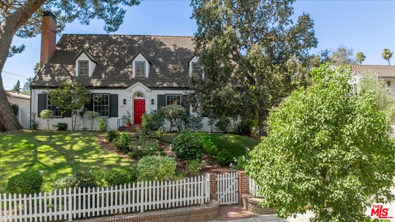 Exterior, Facade, Cape Cod