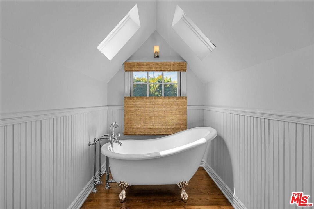 Bathroom, Free Standing Baths, Interior, Wood Texture Flooring