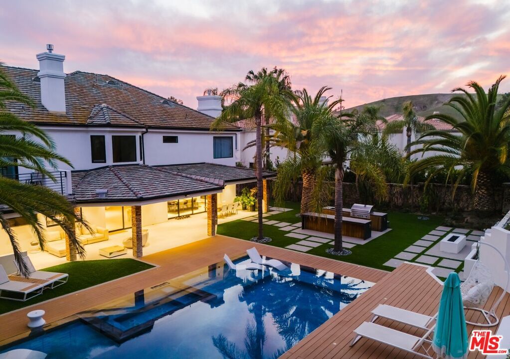 Exterior, Hot Tub, Pool