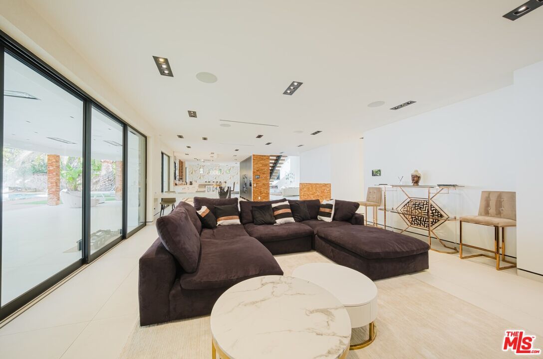 Interior, Living room, Pendant Lights, Recessed Lighting