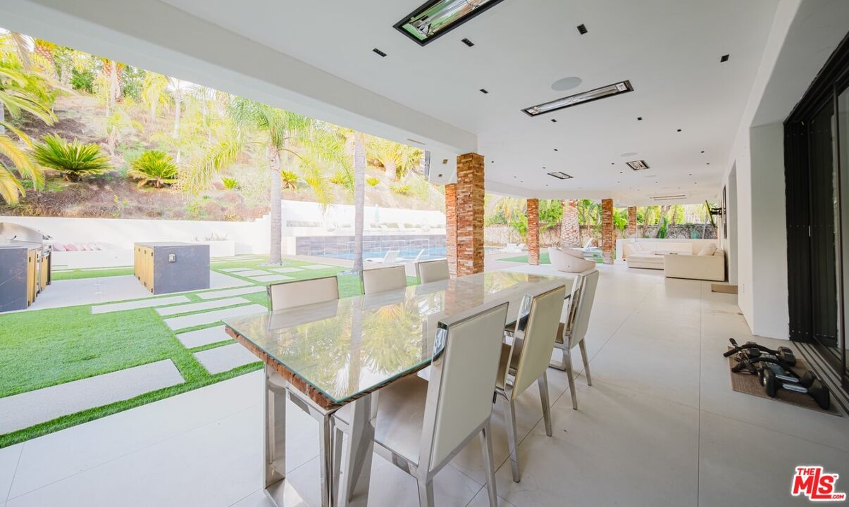 Dining room, Interior, Recessed Lighting