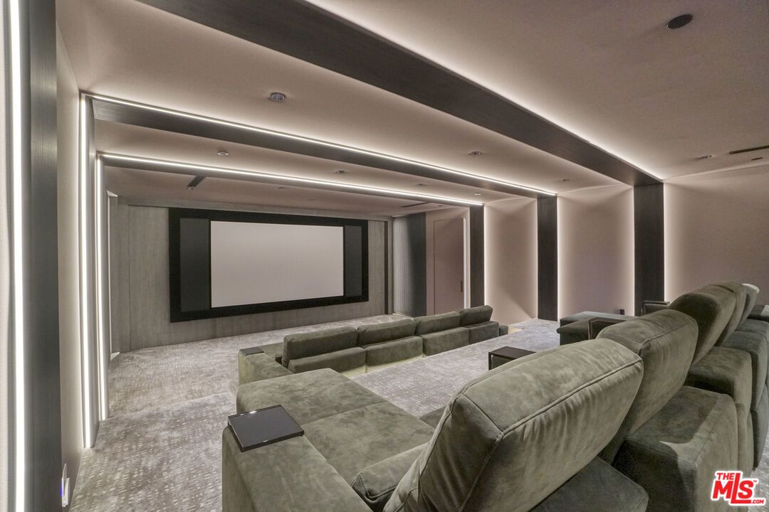 Interior, Projection Screen, Recessed Lighting, Theatre Room