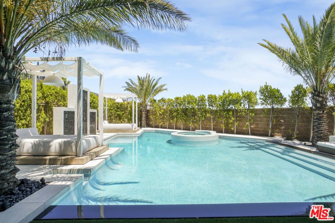 Exterior, Fireplace, Pool