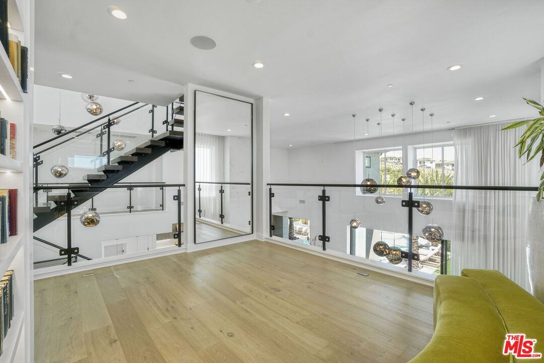 Interior, Pendant Lights, Recessed Lighting, Wood Texture Flooring