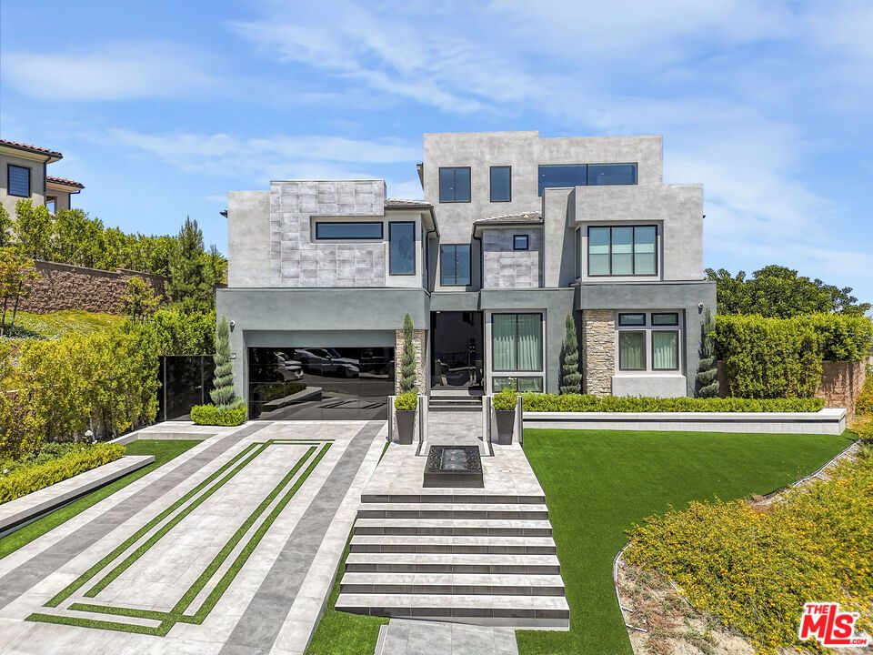 Backyard, Exterior, Facade, Modern