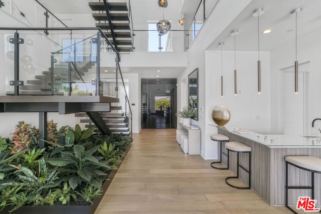 Interior, Pendant Lights, Recessed Lighting, Wood Texture Flooring
